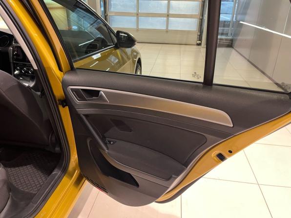 Volkswagen Golf VII Рестайлинг с пробегом 2018 года, цена 1 599 000 рублей, 222000 км, хэтчбек, Автокод Объявления