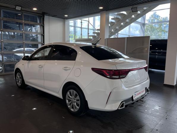 Kia Rio IV Рестайлинг с пробегом 2022 года, цена 1 669 000 рублей, 92507 км, седан, Автокод Объявления