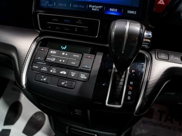 Honda Stepwgn V Рестайлинг с пробегом 2018 года, цена 2 200 000 рублей, 103200 км, минивэн, Автокод Объявления