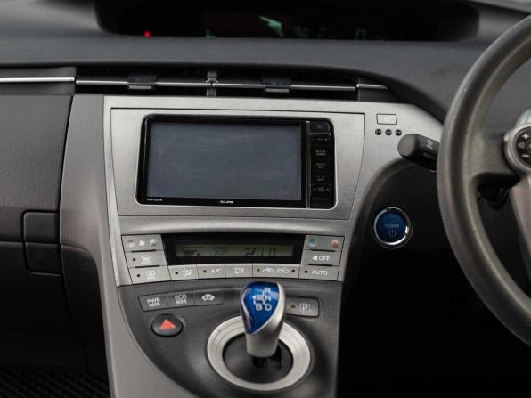 Toyota Prius III Рестайлинг (XW30) с пробегом 2013 года, цена 990 000 рублей, 224539 км, лифтбек, Автокод Объявления