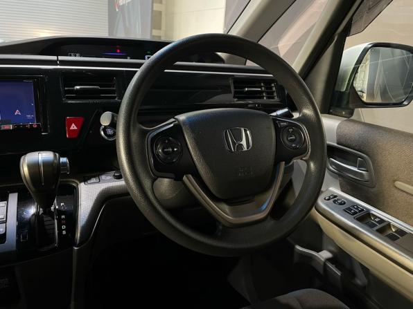 Honda Stepwgn V с пробегом 2015 года, цена 1 720 000 рублей, 91386 км, минивэн, Автокод Объявления
