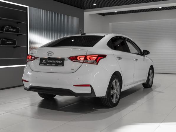 Hyundai Solaris II с пробегом 2018 года, цена 1 350 000 рублей, 168493 км, седан, Автокод Объявления