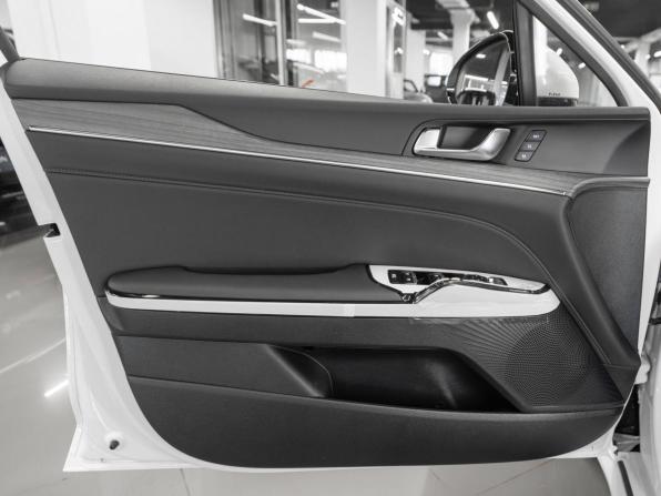 Kia K5 III Рестайлинг с пробегом 2026 года, цена 4 900 000 рублей, 15 км, седан, Автокод Объявления