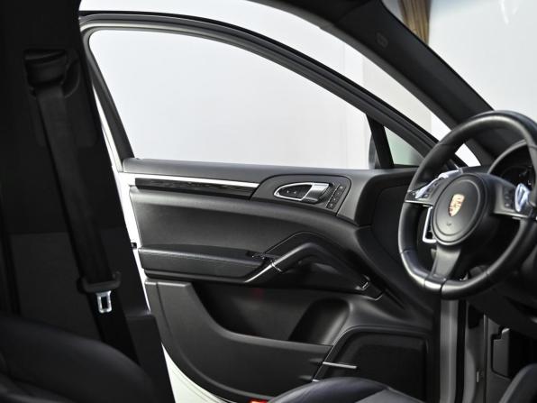 Porsche Cayenne II (958) с пробегом 2013 года, цена 2 349 000 рублей, 136000 км, внедорожник, Автокод Объявления