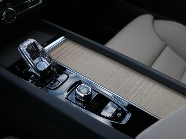 Volvo XC60 II Рестайлинг 2 с пробегом 2025 года, цена 6 690 000 рублей, 25 км, внедорожник, Автокод Объявления