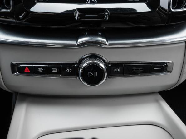 Volvo XC60 II с пробегом 2018 года, цена 2 625 000 рублей, 143206 км, внедорожник, Автокод Объявления