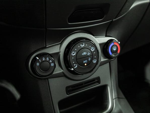Ford Fiesta Mk6 Рестайлинг с пробегом 2017 года, цена 879 700 рублей, 93770 км, седан, Автокод Объявления