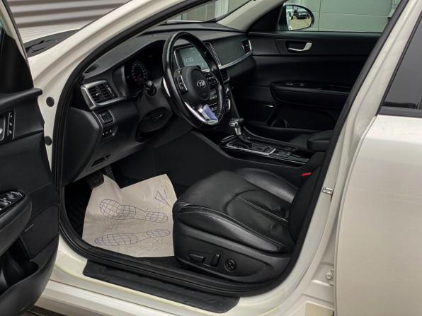 Kia Optima IV Рестайлинг с пробегом 2018 года, цена 2 295 000 рублей, 68563 км, седан, Автокод Объявления