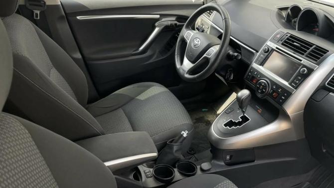 Toyota Verso I Рестайлинг с пробегом 2013 года, цена 1 450 000 рублей, 131147 км, компактвэн, Автокод Объявления