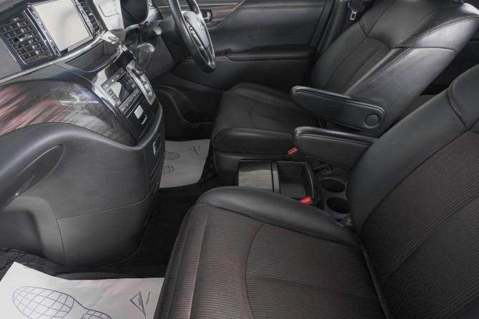 Nissan Elgrand III (E52) Рестайлинг с пробегом 2018 года, цена 3 449 000 рублей, 71000 км, минивэн, Автокод Объявления