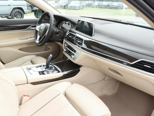 BMW 7 серии VI (G11/G12) с пробегом 2016 года, цена 3 490 000 рублей, 139353 км, седан, Автокод Объявления