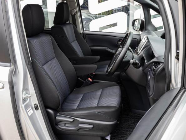 Toyota Voxy III (R80) с пробегом 2014 года, цена 2 149 000 рублей, 104105 км, минивэн, Автокод Объявления
