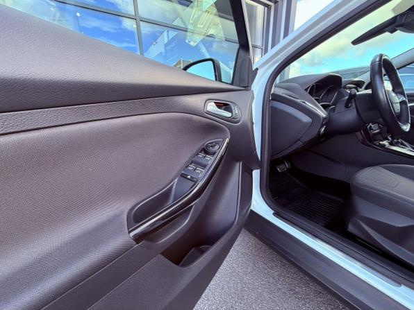 Ford Focus III Рестайлинг с пробегом 2016 года, цена 1 190 000 рублей, 84000 км, универсал, Автокод Объявления