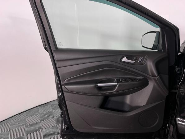 Ford Kuga II Рестайлинг с пробегом 2017 года, цена 1 599 000 рублей, 87000 км, внедорожник, Автокод Объявления