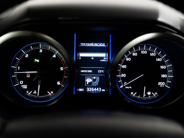 Toyota Land Cruiser Prado 150 Series Рестайлинг 1 с пробегом 2014 года, цена 3 149 500 рублей, 326443 км, внедорожник, Автокод Объявления
