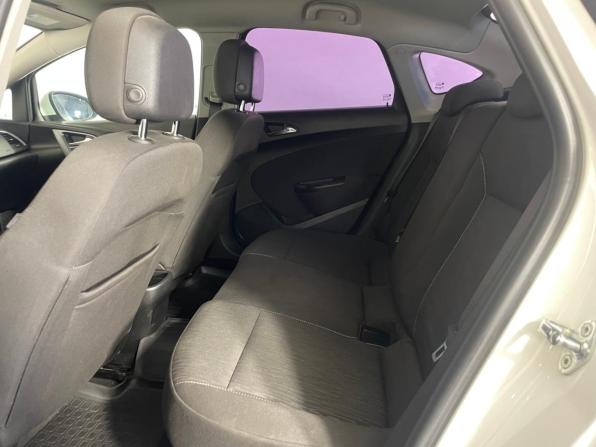 Opel Astra J Рестайлинг с пробегом 2013 года, цена 650 000 рублей, 251271 км, седан, Автокод Объявления