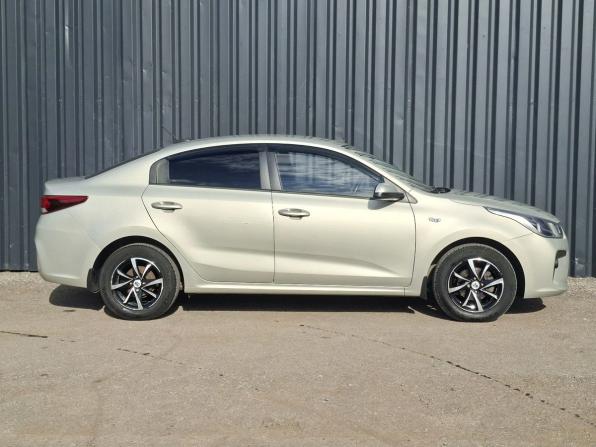 Kia Rio IV с пробегом 2018 года, цена 1 329 000 рублей, 111565 км, седан, Автокод Объявления
