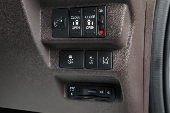 Honda Freed II Рестайлинг с пробегом 2021 года, цена 1 829 000 рублей, 101800 км, компактвэн, Автокод Объявления