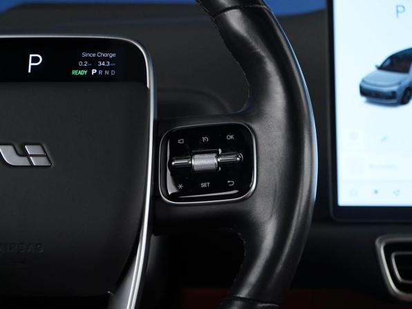 Li Auto (Lixiang) L9 I Рестайлинг с пробегом 2024 года, цена 5 850 000 рублей, 103657 км, внедорожник, Автокод Объявления