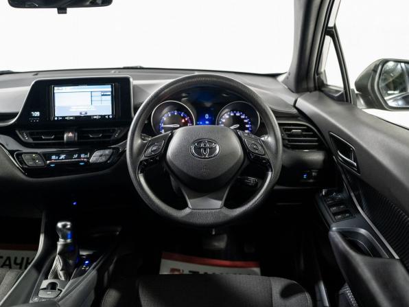 Toyota C-HR I с пробегом 2019 года, цена 1 780 500 рублей, 65943 км, внедорожник, Автокод Объявления