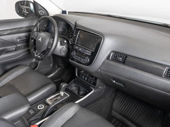 Mitsubishi Outlander III Рестайлинг 3 с пробегом 2018 года, цена 2 234 958 рублей, 76000 км, внедорожник, Автокод Объявления