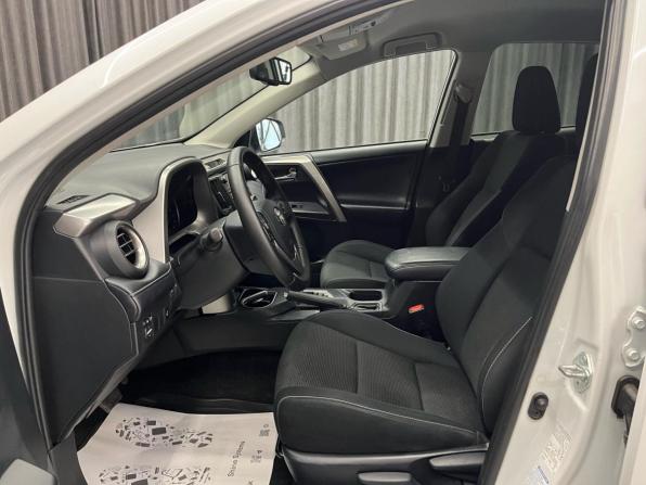 Toyota RAV4 IV (XA40) Рестайлинг с пробегом 2018 года, цена 2 379 000 рублей, 152000 км, внедорожник, Автокод Объявления