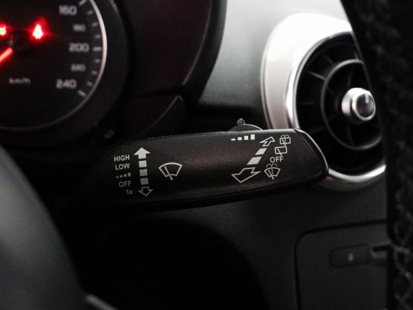 Audi A1 I (8X) с пробегом 2011 года, цена 929 000 рублей, 158303 км, хэтчбек, Автокод Объявления