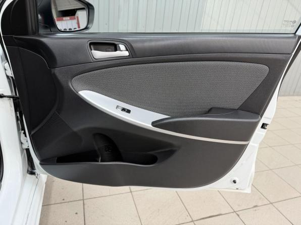 Hyundai Solaris I с пробегом 2013 года, цена 830 000 рублей, 126107 км, седан, Автокод Объявления