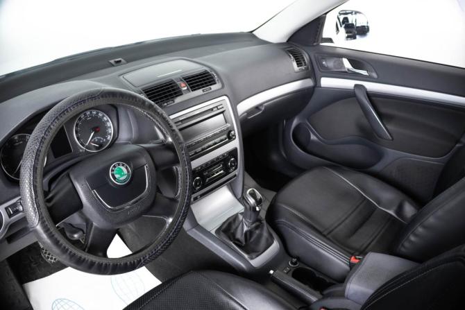 Skoda Octavia II (A5) Рестайлинг с пробегом 2013 года, цена 899 000 рублей, 281000 км, лифтбек, Автокод Объявления