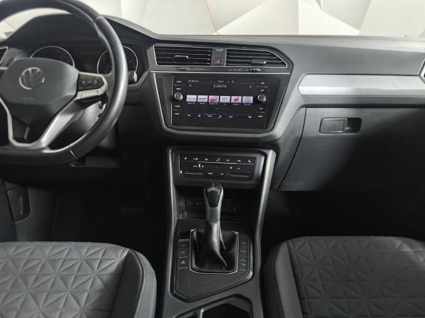 Volkswagen Tiguan II Рестайлинг с пробегом 2021 года, цена 2 795 000 рублей, 72458 км, внедорожник, Автокод Объявления