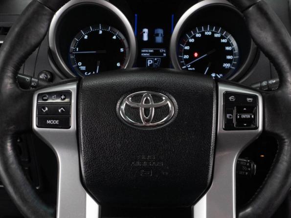 Toyota Land Cruiser Prado 150 Series Рестайлинг 1 с пробегом 2017 года, цена 3 549 000 рублей, 193126 км, внедорожник, Автокод Объявления
