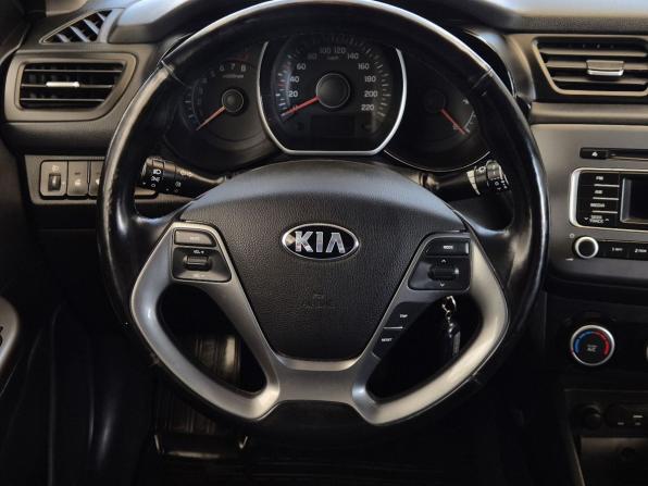 Kia Rio III Рестайлинг с пробегом 2017 года, цена 949 000 рублей, 77046 км, седан, Автокод Объявления
