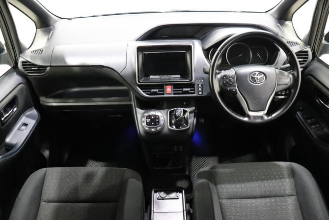 Toyota Voxy III (R80) с пробегом 2016 года, цена 1 830 000 рублей, 204410 км, минивэн, Автокод Объявления
