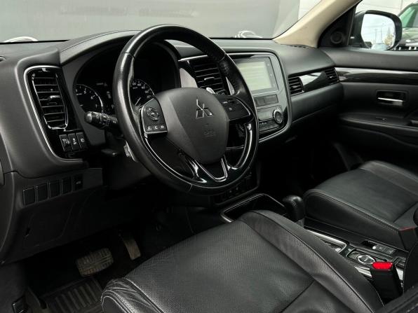 Mitsubishi Outlander III Рестайлинг 2 с пробегом 2018 года, цена 1 922 500 рублей, 164156 км, внедорожник, Автокод Объявления