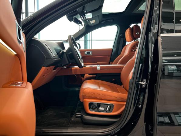 Li Auto (Lixiang) L9 I Рестайлинг с пробегом 2025 года, цена 9 100 000 рублей, 5 км, внедорожник, Автокод Объявления