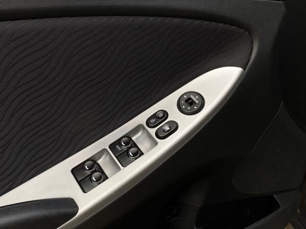 Hyundai Solaris I с пробегом 2012 года, цена 699 000 рублей, 258074 км, седан, Автокод Объявления