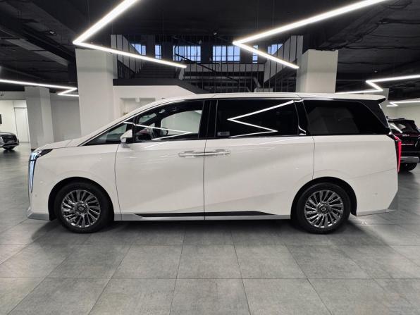 GAC M8 с пробегом 2024 года, цена 4 100 000 рублей, 57727 км, минивэн, Автокод Объявления