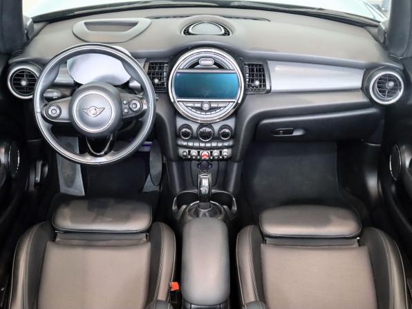 Mini Cabrio III Рестайлинг с пробегом 2020 года, цена 2 350 000 рублей, 83332 км, кабриолет, Автокод Объявления