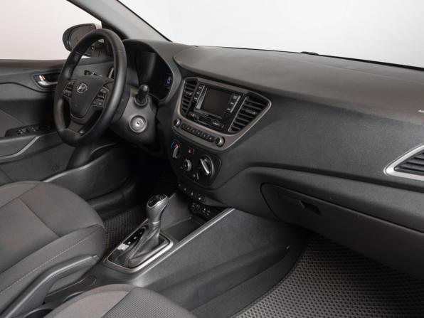 Hyundai Solaris II с пробегом 2018 года, цена 1 265 800 рублей, 146299 км, седан, Автокод Объявления
