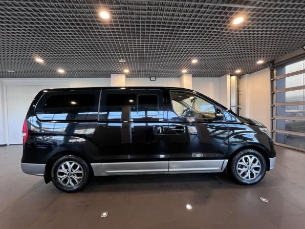 Hyundai H-1 II Рестайлинг 2 с пробегом 2019 года, цена 2 590 000 рублей, 257980 км, минивэн, Автокод Объявления