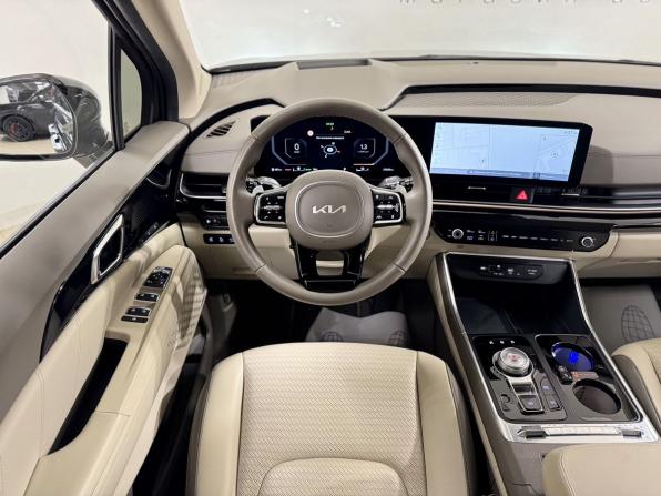 Kia Carnival IV Рестайлинг с пробегом 2024 года, цена 7 300 000 рублей, 31055 км, минивэн, Автокод Объявления