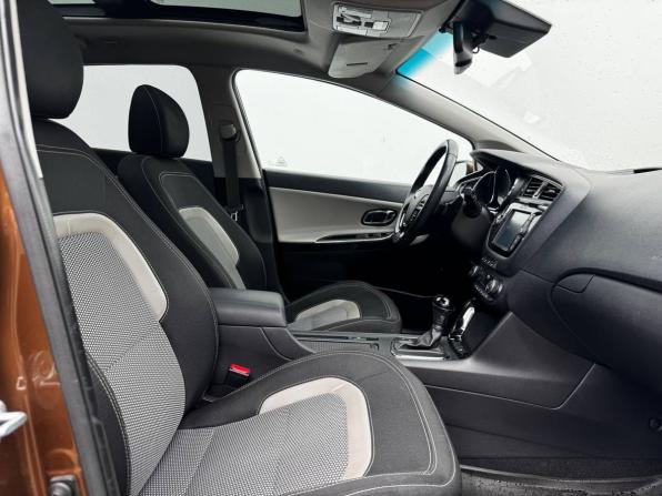 Kia Ceed II Рестайлинг с пробегом 2017 года, цена 1 600 000 рублей, 80310 км, хэтчбек, Автокод Объявления
