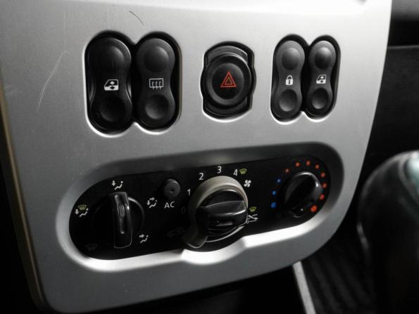 Renault Sandero I с пробегом 2011 года, цена 599 000 рублей, 107003 км, хэтчбек, Автокод Объявления
