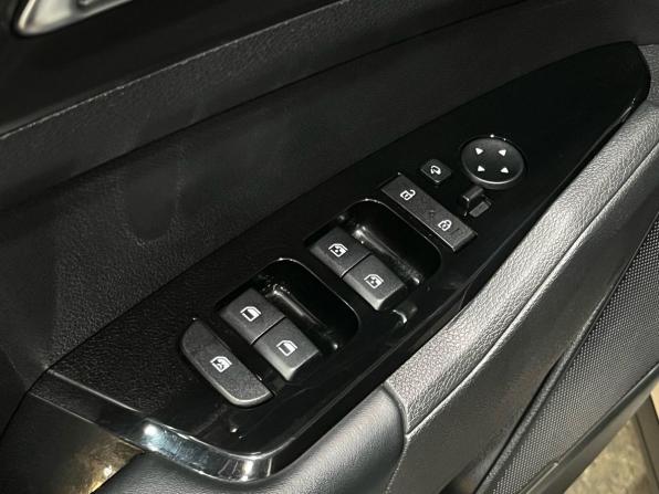 Kia Sportage V с пробегом 2022 года, цена 3 277 000 рублей, 57186 км, внедорожник, Автокод Объявления
