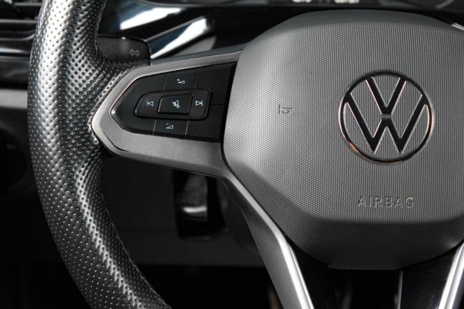 Volkswagen Polo VI с пробегом 2021 года, цена 2 079 000 рублей, 65800 км, лифтбек, Автокод Объявления