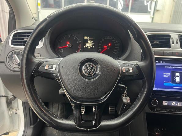 Volkswagen Polo V Рестайлинг с пробегом 2016 года, цена 1 100 000 рублей, 143635 км, седан, Автокод Объявления