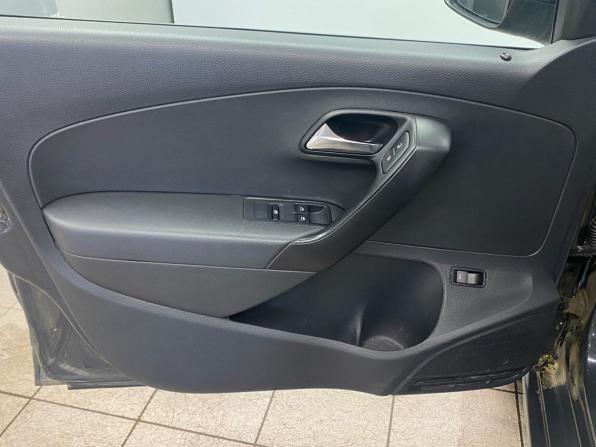 Volkswagen Polo V Рестайлинг с пробегом 2015 года, цена 589 000 рублей, 260000 км, седан, Автокод Объявления