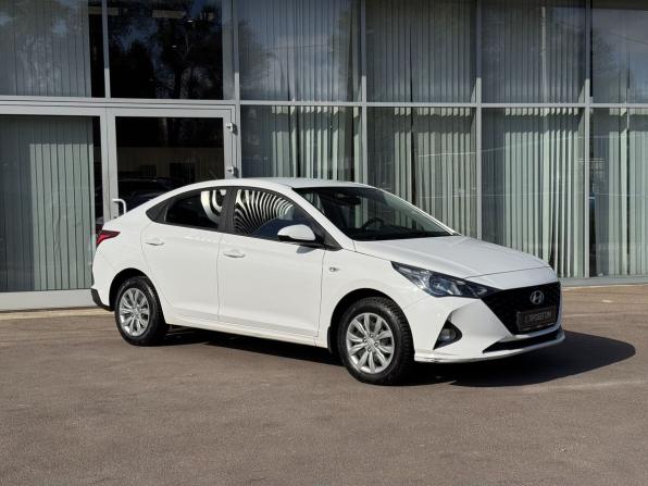 Hyundai Solaris II Рестайлинг с пробегом 2022 года, цена 1 550 000 рублей, 74841 км, седан, Автокод Объявления