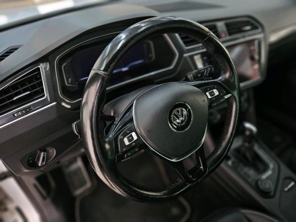 Volkswagen Tiguan II с пробегом 2018 года, цена 2 490 000 рублей, 192455 км, внедорожник, Автокод Объявления