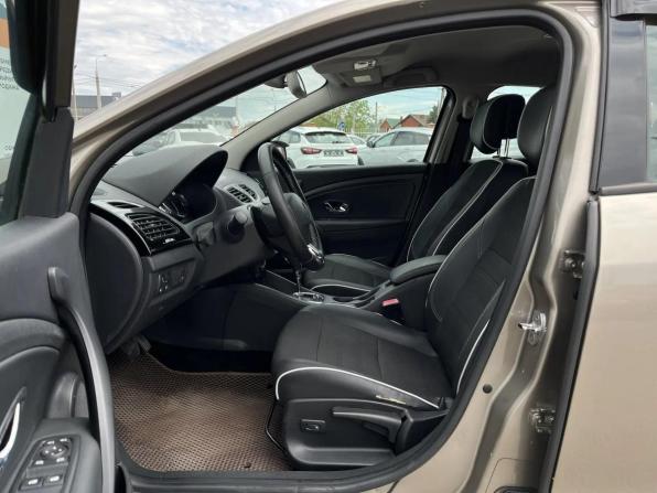 Renault Megane III Рестайлинг с пробегом 2013 года, цена 799 900 рублей, 176819 км, хэтчбек, Автокод Объявления